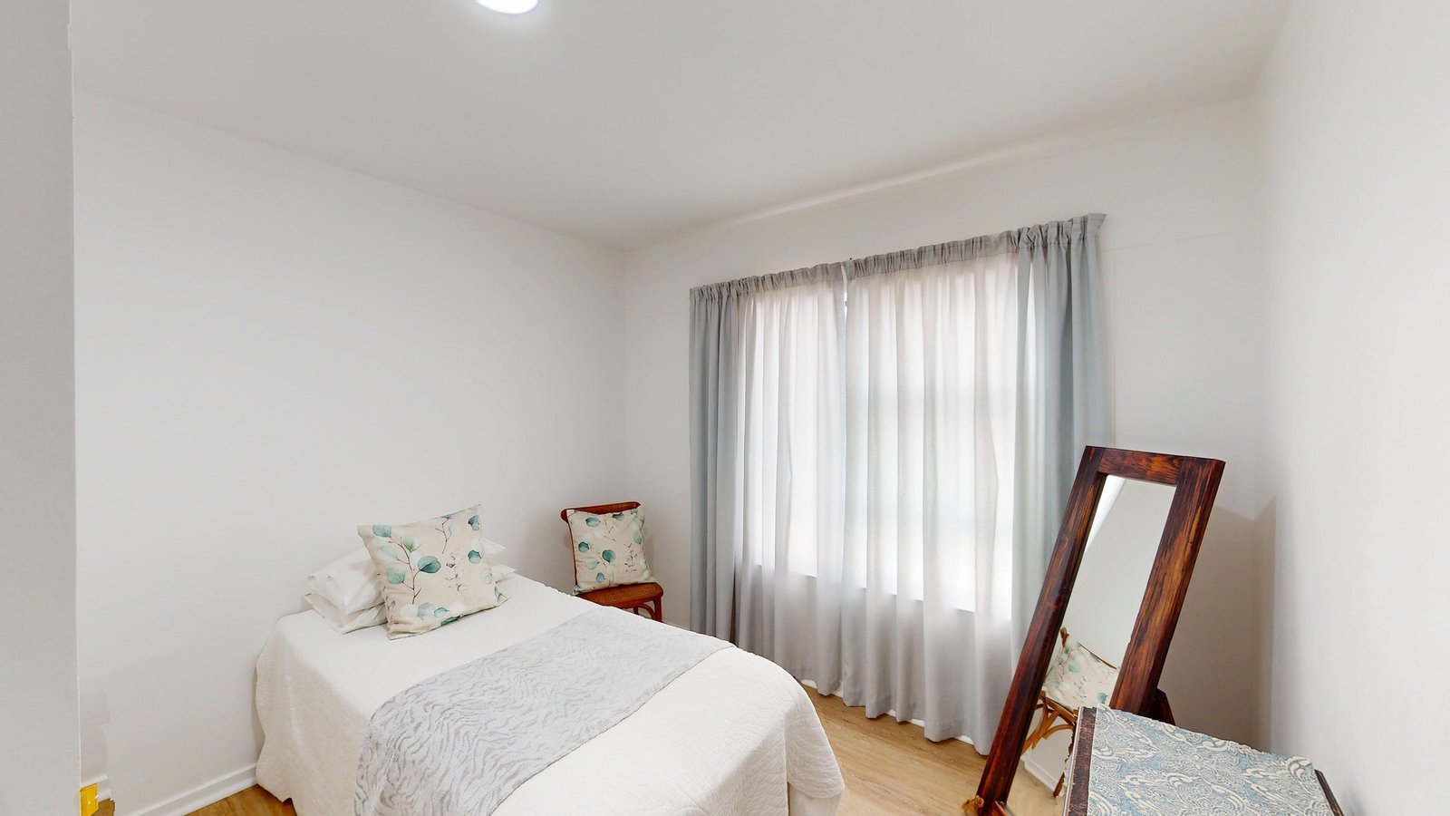 3 Bedroom Beachfront Apartment for Sale in Strand Golden Mile - Ocean Views & Holiday Letting Allowed image 9