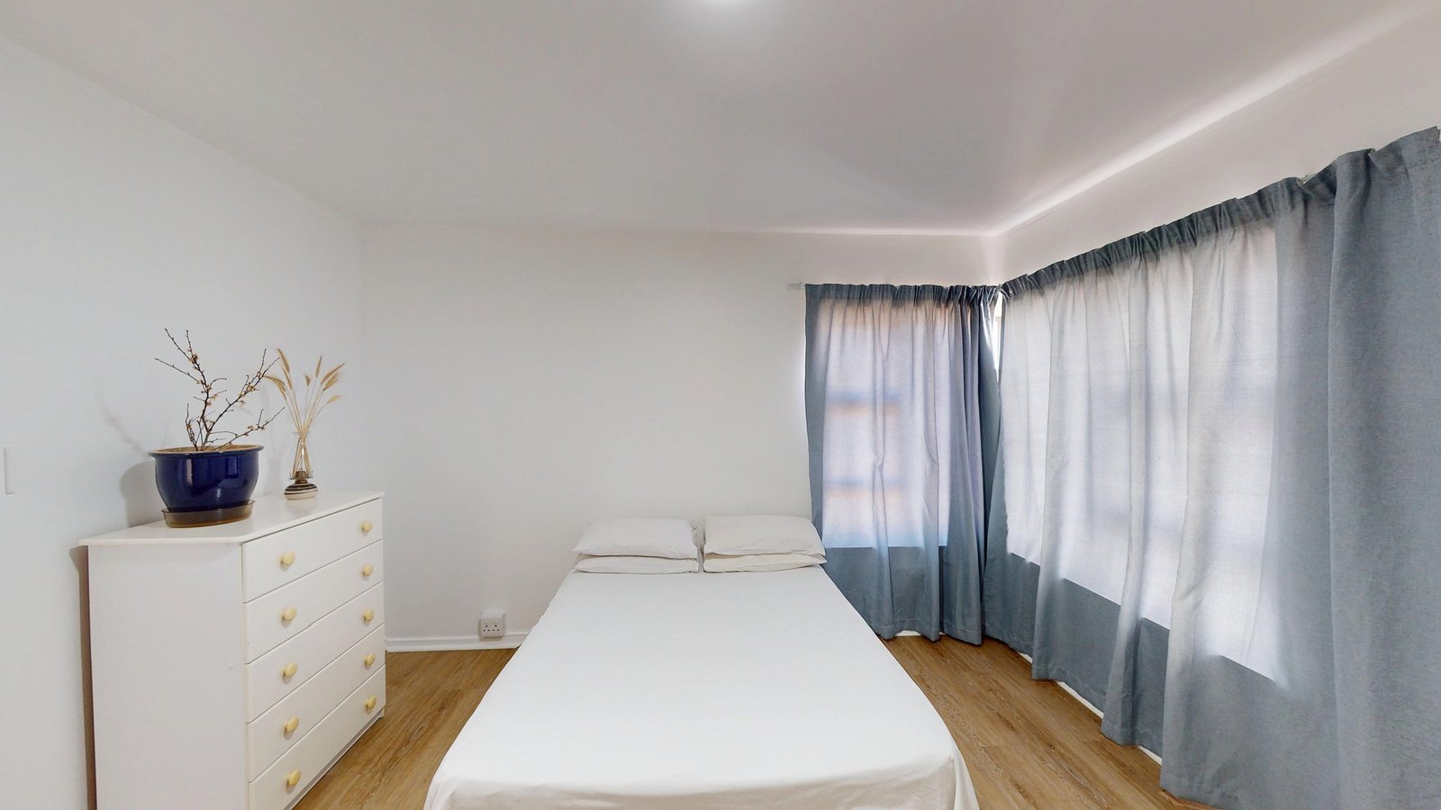 3 Bedroom Beachfront Apartment for Sale in Strand Golden Mile - Ocean Views & Holiday Letting Allowed image 15