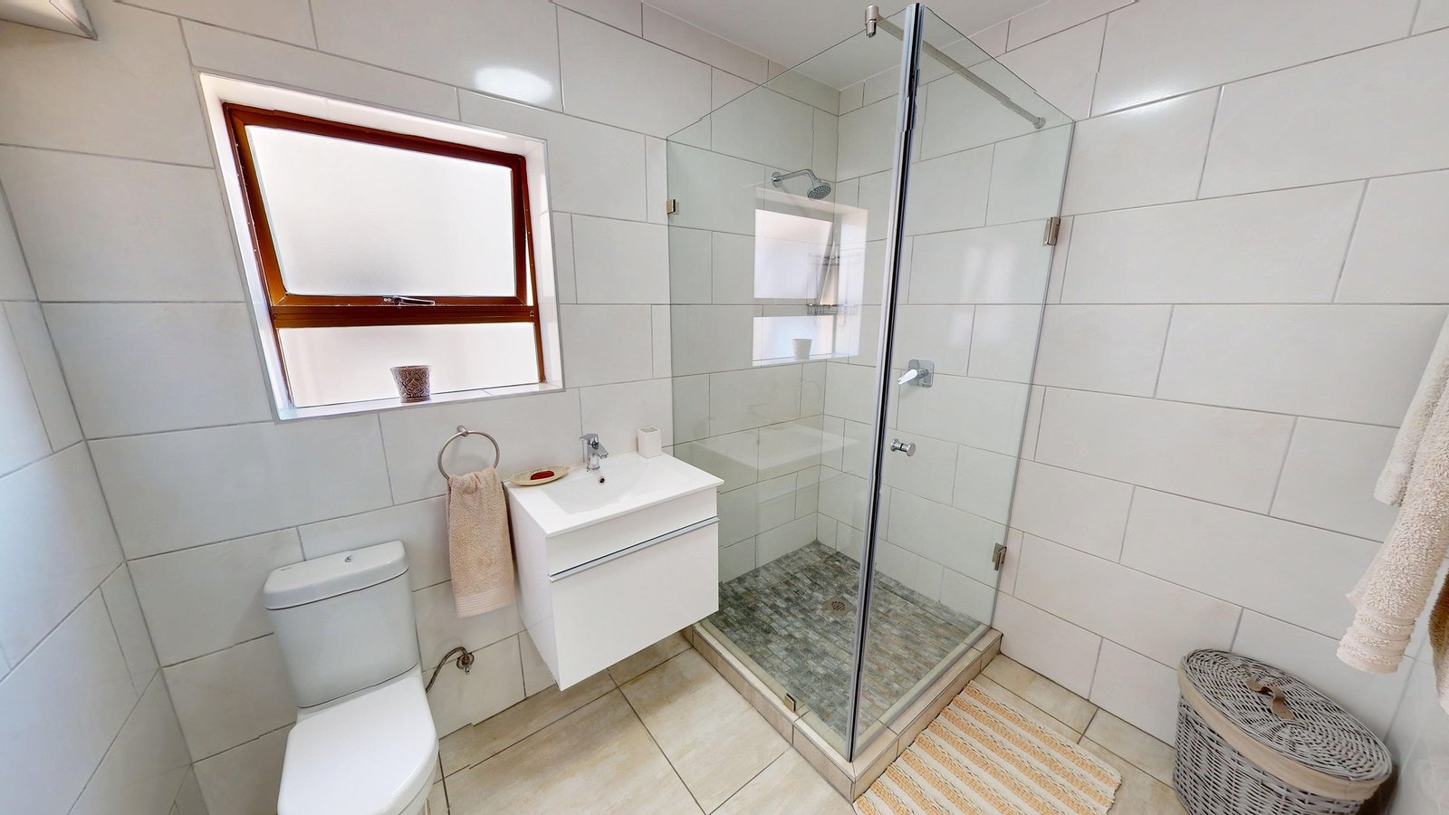 3 Bedroom Beachfront Apartment for Sale in Strand Golden Mile - Ocean Views & Holiday Letting Allowed image 19