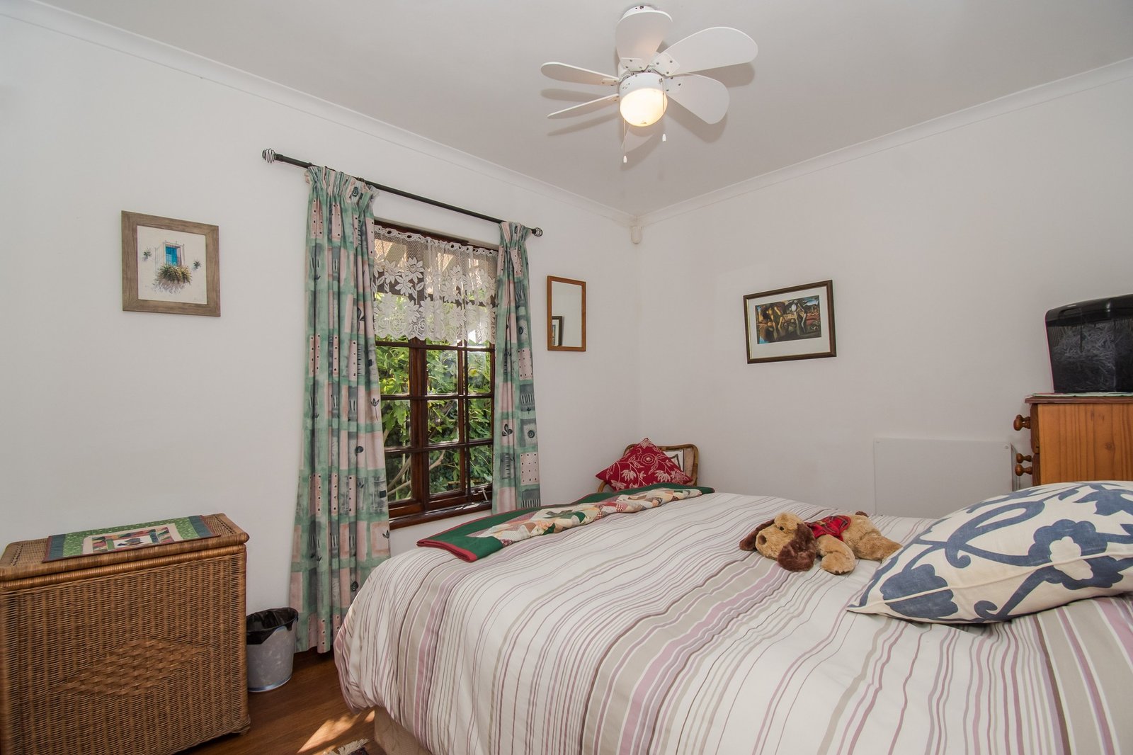 3 Bedroom Cape Cottage for Sale in Somerset West - Granny Flat, Garden & Walk to Somerset House image 15
