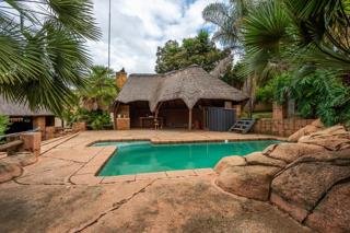 4 Bedroom Family Home for Sale in Glenvista - Pool, 4 Garages, Entertainment Area & Cul-De-Sac