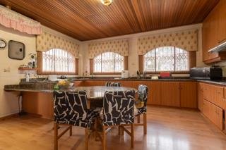 4 Bedroom Family Home for Sale in Glenvista - Pool, 4 Garages, Entertainment Area & Cul-De-Sac image 2