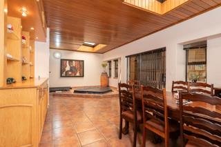 4 Bedroom Family Home for Sale in Glenvista - Pool, 4 Garages, Entertainment Area & Cul-De-Sac image 3