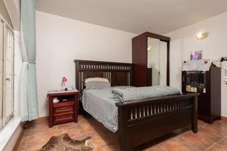 4 Bedroom Family Home for Sale in Glenvista - Pool, 4 Garages, Entertainment Area & Cul-De-Sac image 8