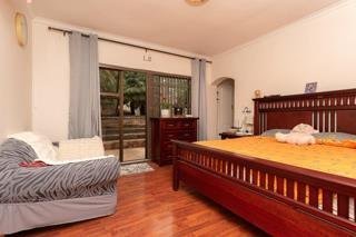 4 Bedroom Family Home for Sale in Glenvista - Pool, 4 Garages, Entertainment Area & Cul-De-Sac image 12