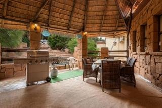 4 Bedroom Family Home for Sale in Glenvista - Pool, 4 Garages, Entertainment Area & Cul-De-Sac image 14