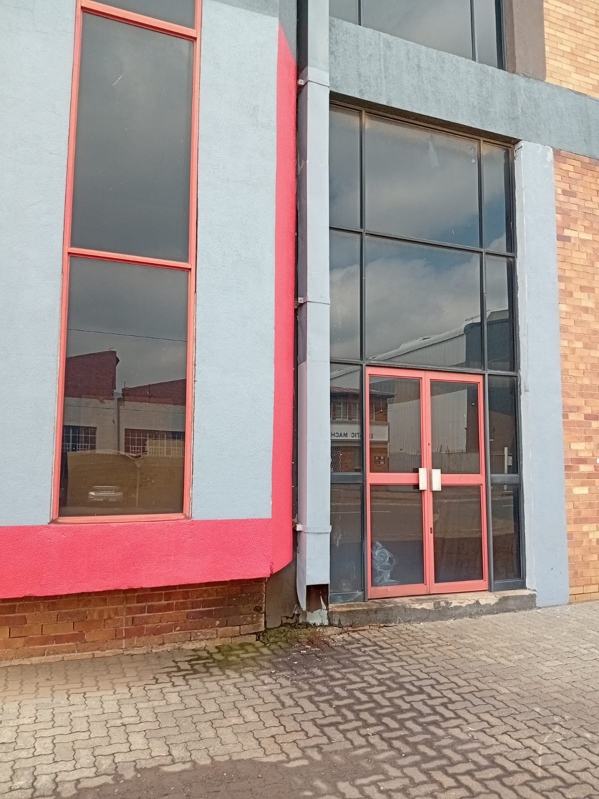 a9 – 1,527M² - 2nd Floor Factory / Workshop / Distribution Space to Let