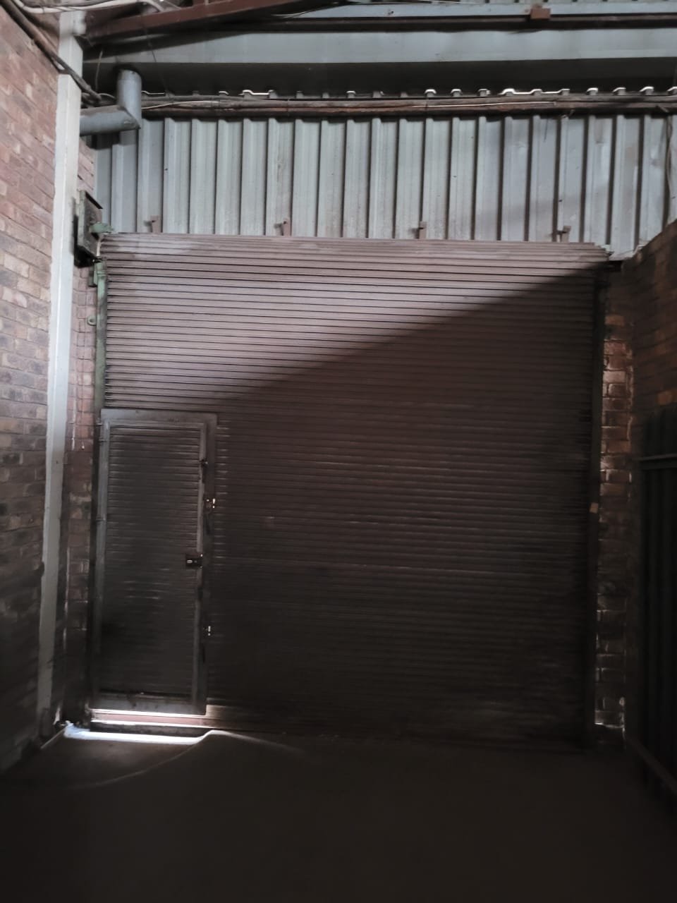 BA4 – 393m² - Distribution/Engineering Space to Let