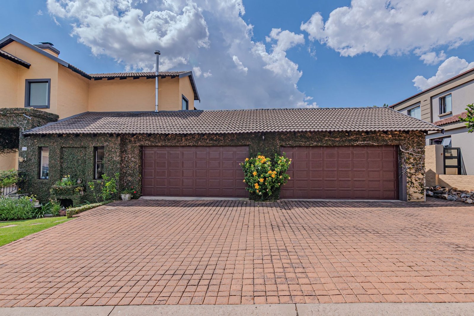 5 Bedroom House for Sale in Blue Valley Golf & Country Estate | Golf Estate Luxury image 2