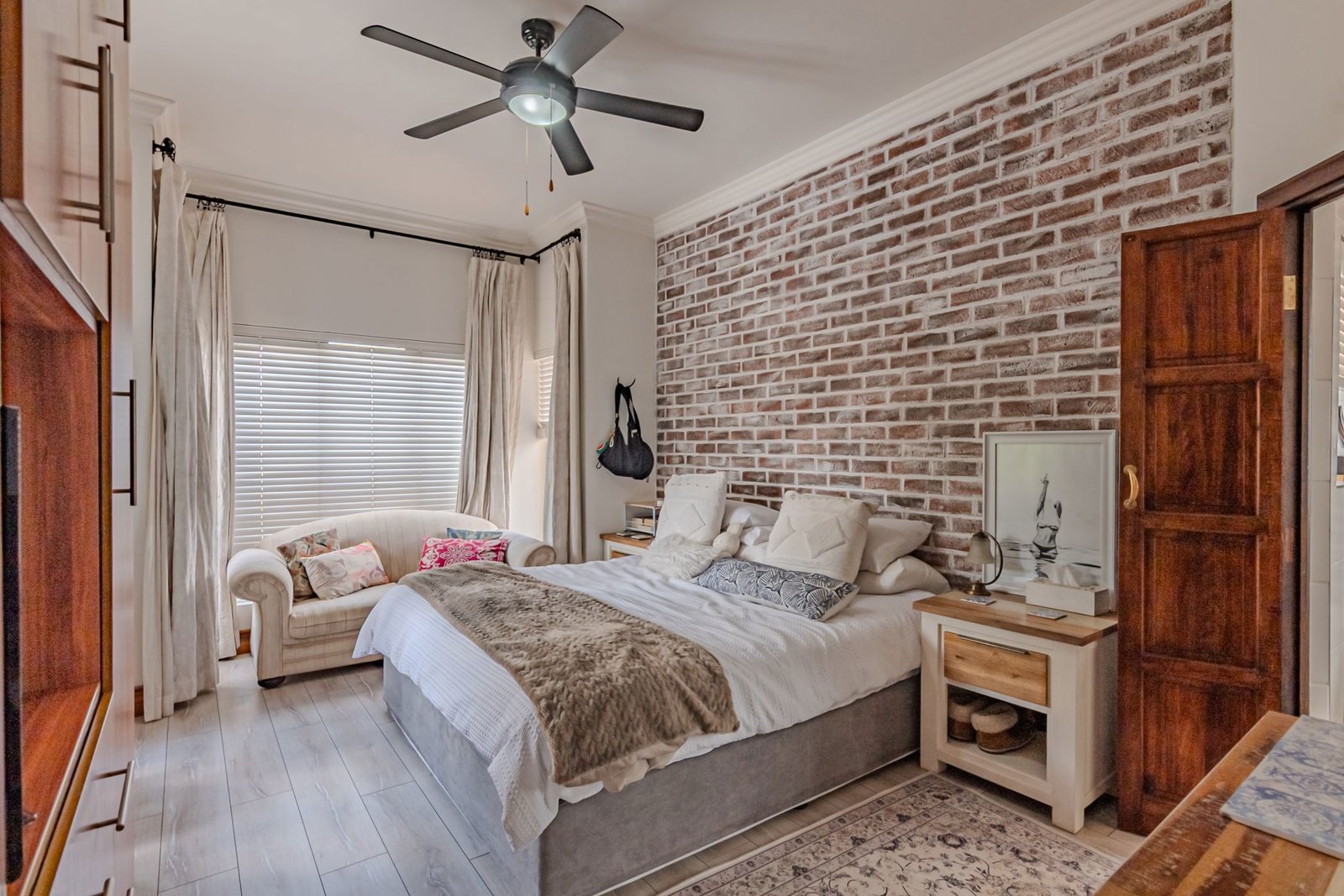 5 Bedroom House for Sale in Blue Valley Golf & Country Estate | Golf Estate Luxury image 17