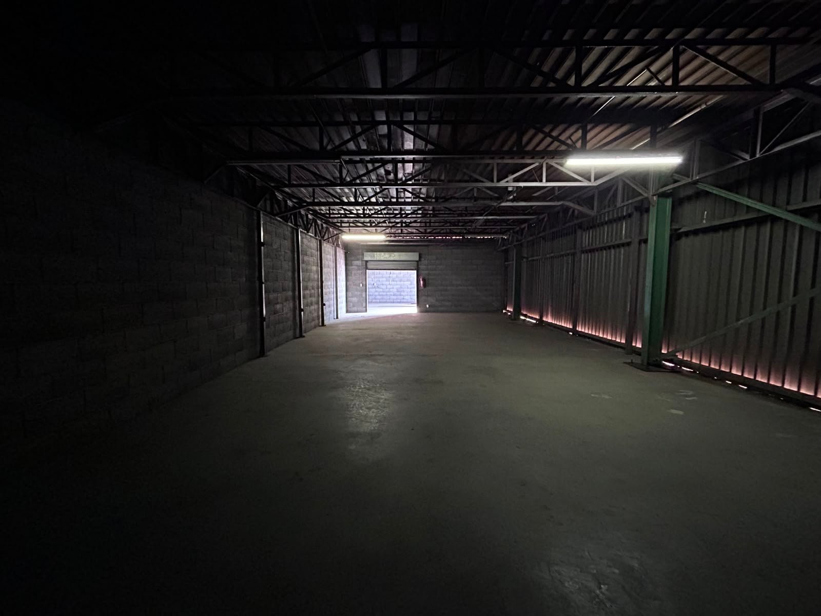 g11 – 130m² Secure Storage Space to Let