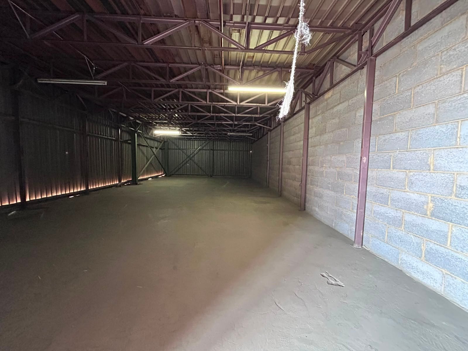 g11 – 130m² Secure Storage Space to Let