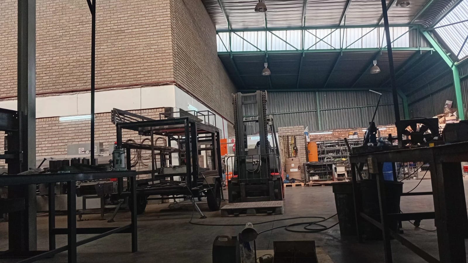 hc3 – hc4 – 630m² Factory Distribution Warehouse Space to Let image 6