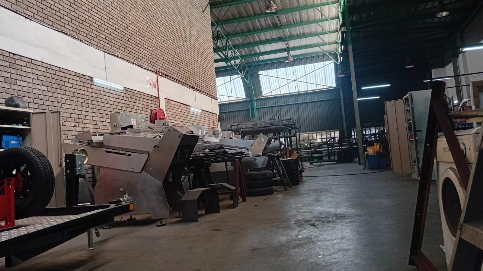 hc3 – hc4 – 630m² Factory Distribution Warehouse Space to Let image 8