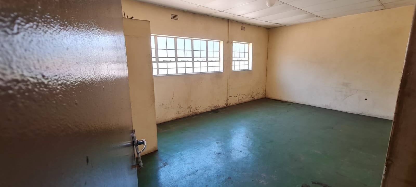 BC2 – 305m² - Warehouse / Workshop / Factory Space to Let