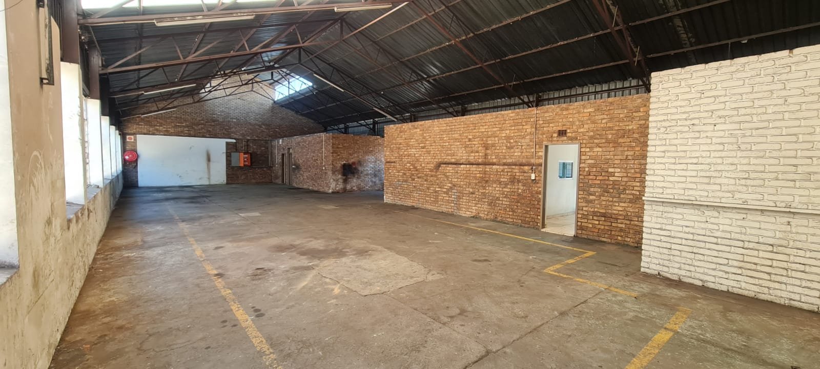 BC2 – 305m² Warehouse, Workshop, Factory Space to Let
