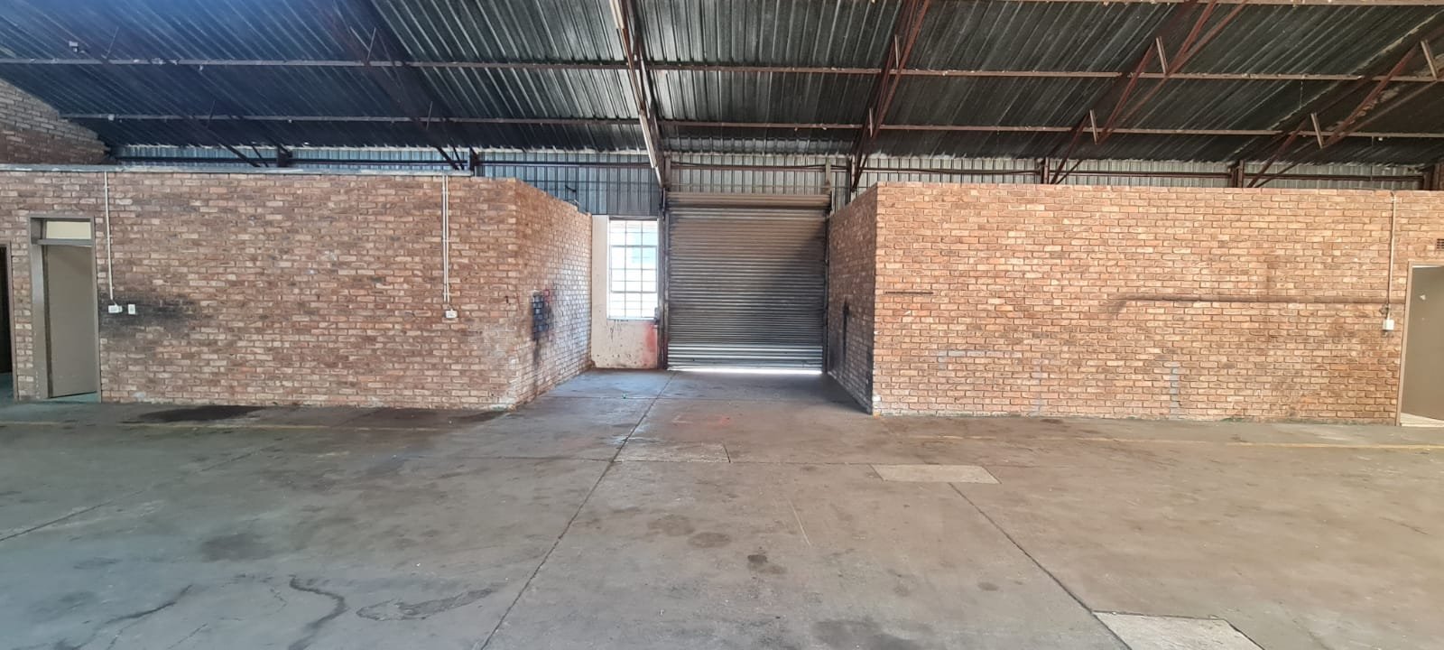 BC2 – 305m² Warehouse, Workshop, Factory Space to Let image 6