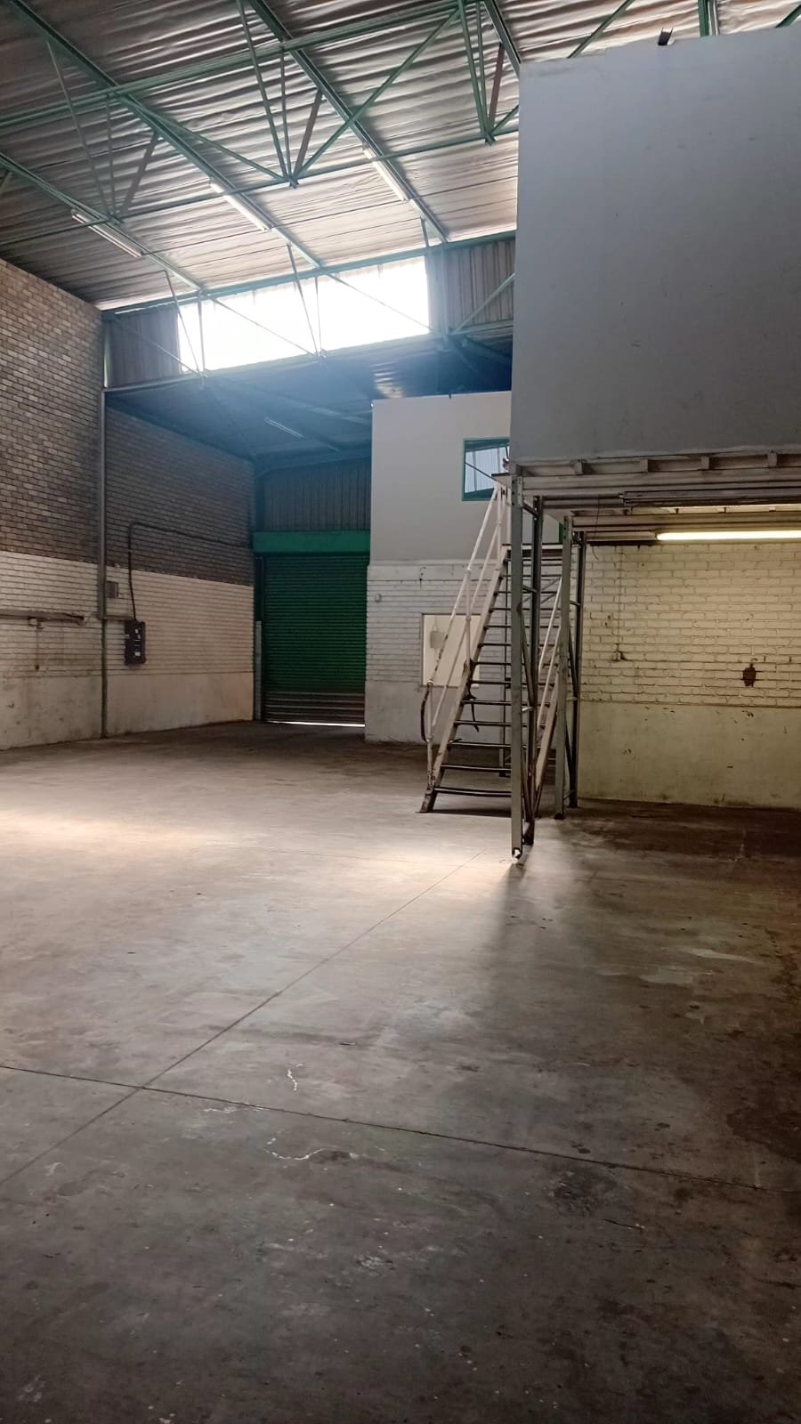 HB2 – 262m² Factory Engineering Space to Let