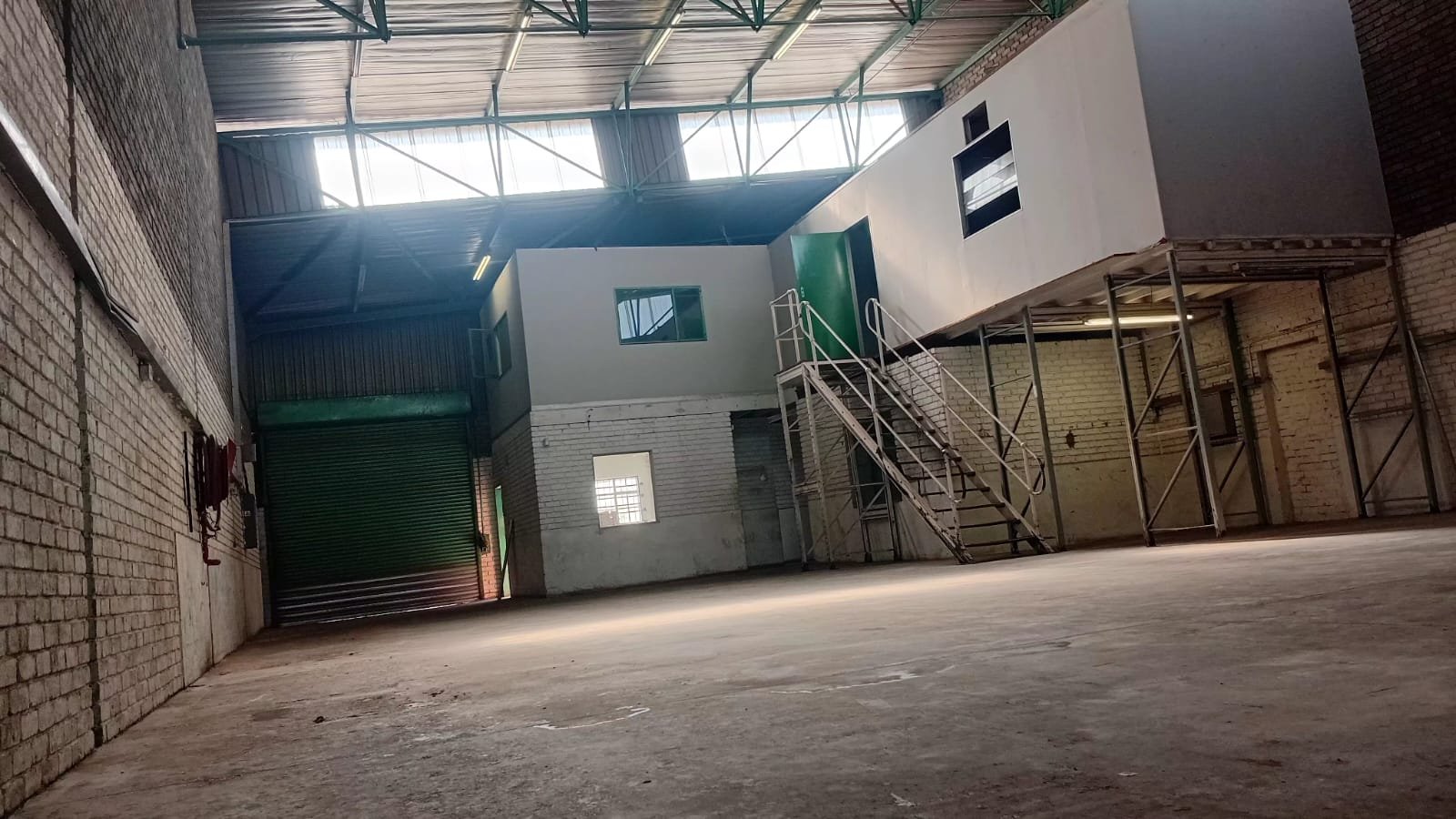 HB2 – 262m² Factory Engineering Space to Let image 6