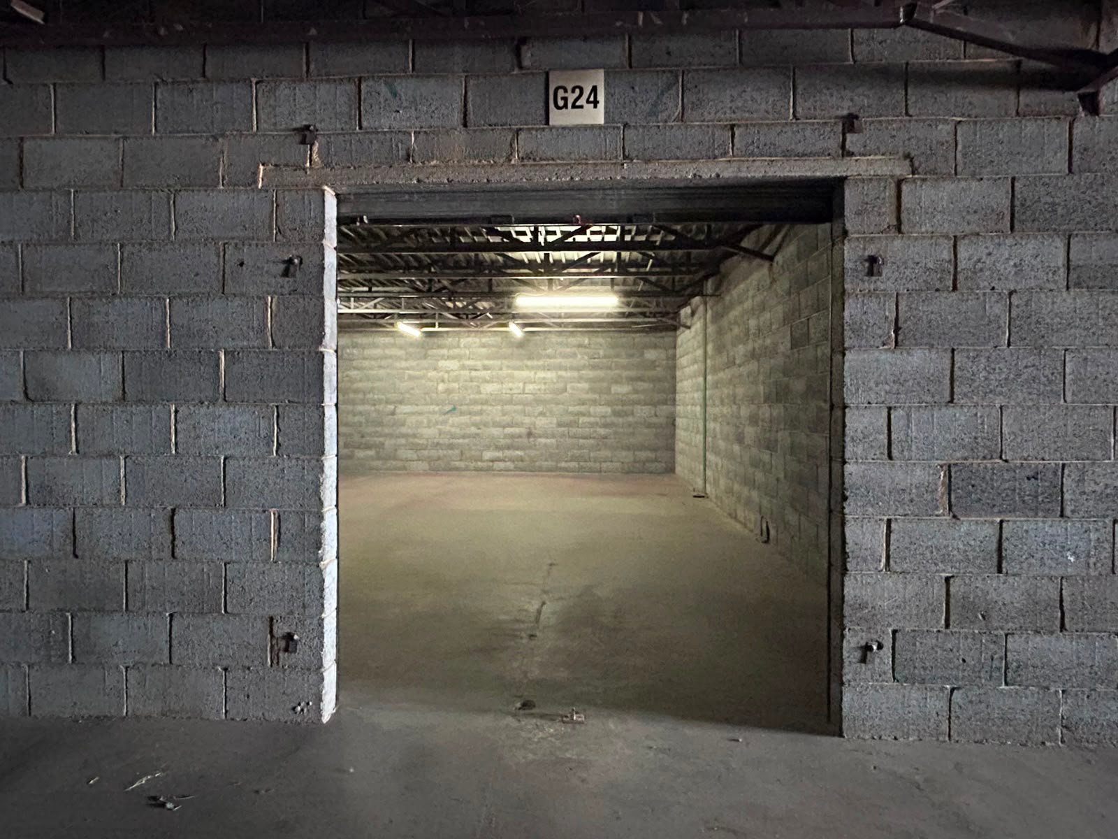 G24 – 140m² Secure Storage Space to Let