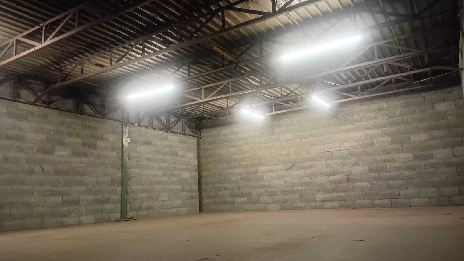 G24 – 140m² Secure Storage Space to Let image 6