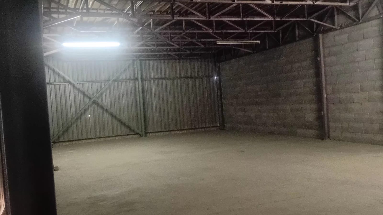 G11 – 130m² Secure Storage Space to Let image 6