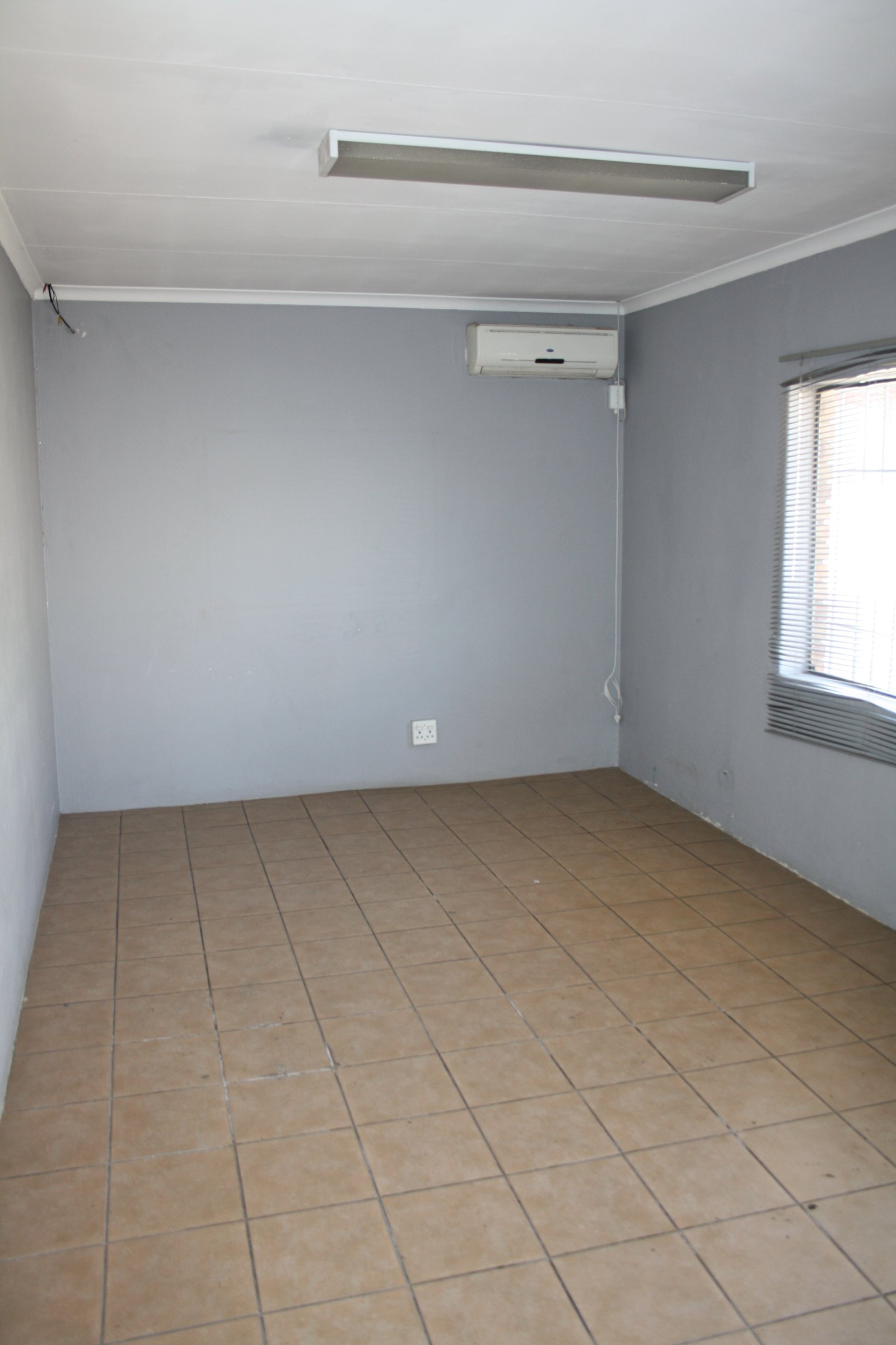 AE3 – 50m² Modern Office Salon Call Center Space to Let