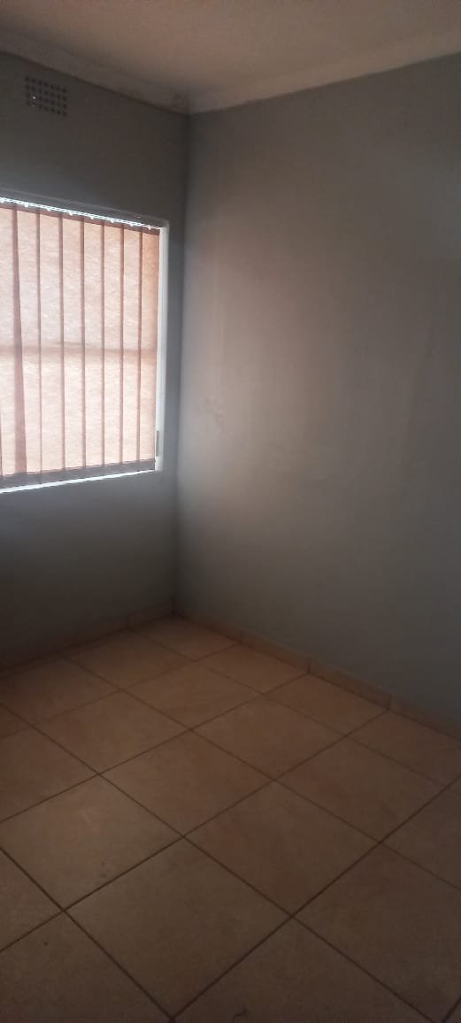 AE3 – 50m² Modern Office Salon Call Center Space to Let